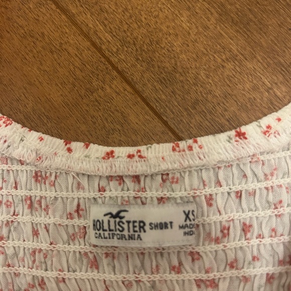 Hollister - Picture 2 of 2
